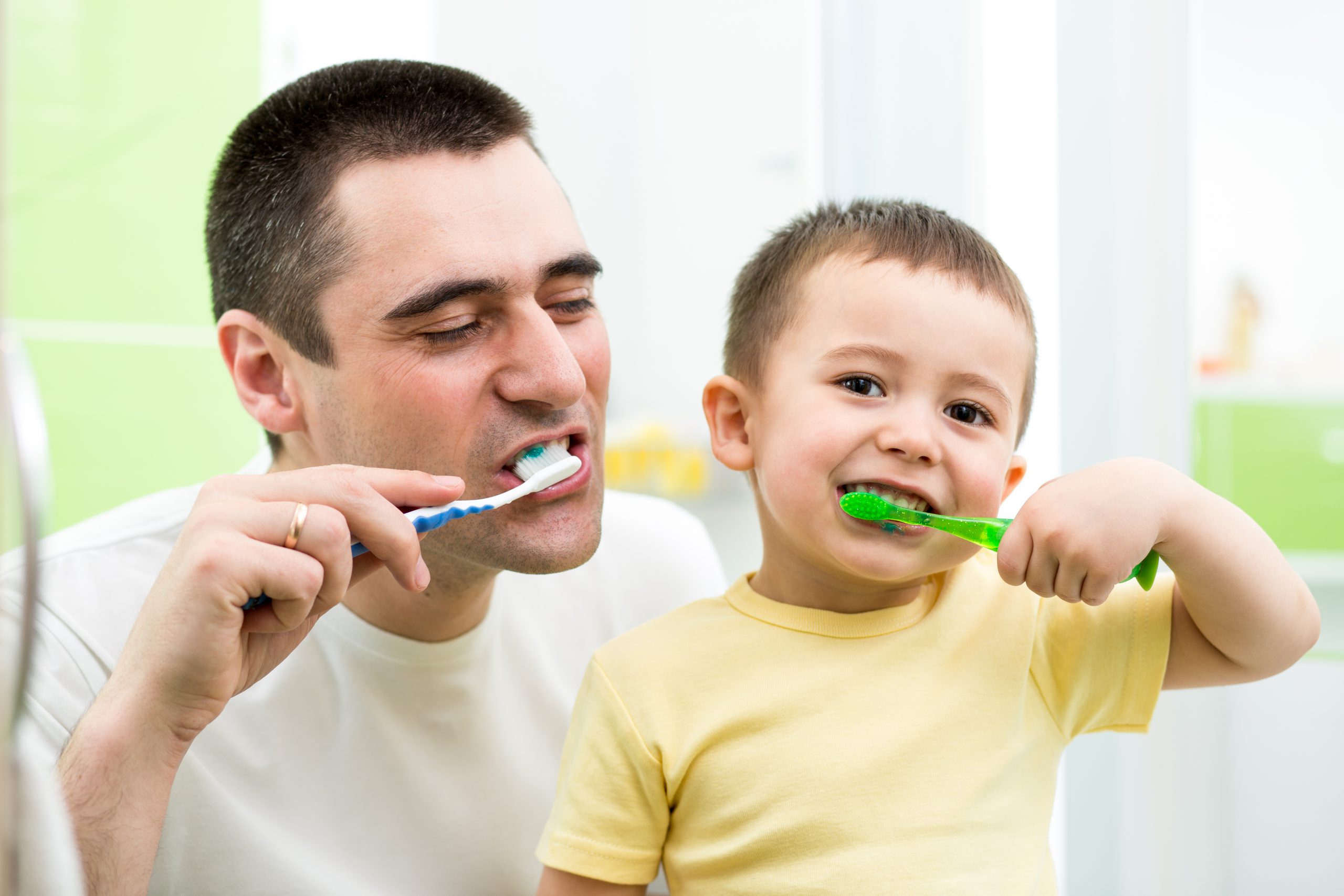 Можно ли чистить зубы ребенку. Чистим зубы!. Гигиена полости рта для детей. Malish chistit Zubi. Гигиена зубов и полости рта для детей.